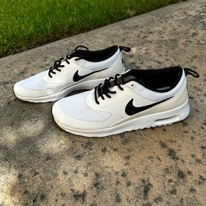 Women’s Nike Airmax Thea, Women’s size 9